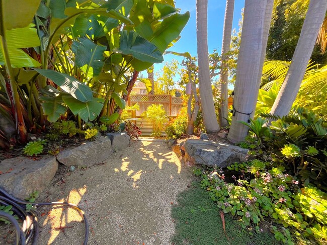 Building Photo - Most Charming Home in La Costa