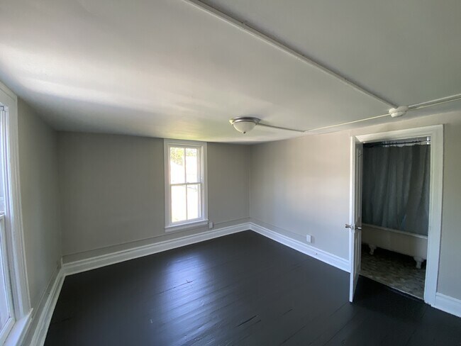 Building Photo - 429 S 2nd St
