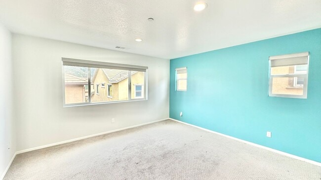 Building Photo - Newer & Lovely Two-Story Home in the New C...