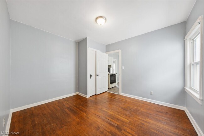 Building Photo - 3740 E 151st St