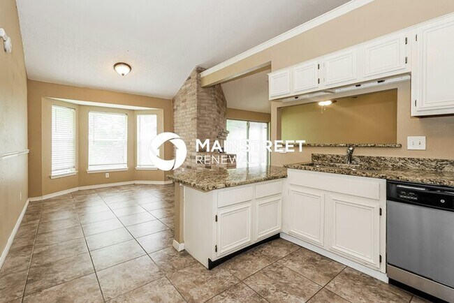 Building Photo - 4 Bedroom Pet-Friendly Home in Houston, TX with Main Street Renewal