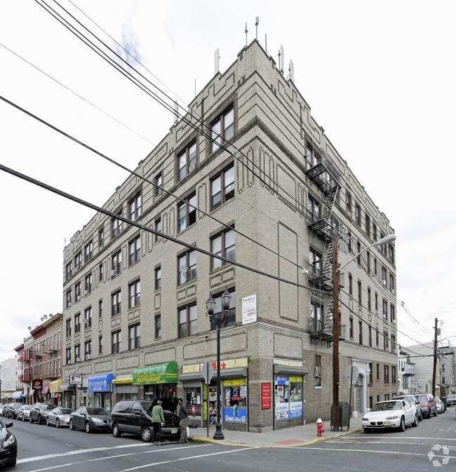 Building Photo - 424 17th St
