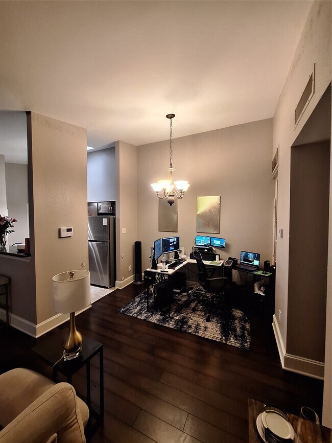 Building Photo - 2425 Augusta Dr