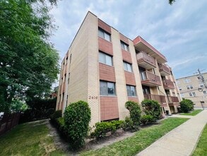 Building Photo - 2416 W Foster Ave