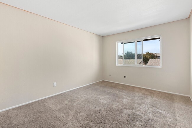 Building Photo - 1063 Las Rosas Ct