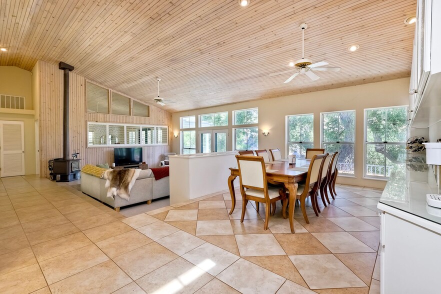 Knotty Pine Cathedral ceilings - 22242 Little Klondike Rd