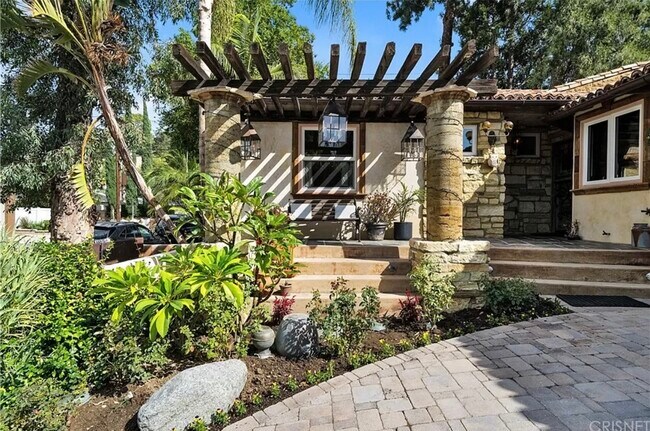 Primary Photo - 4984 Topanga Canyon Blvd