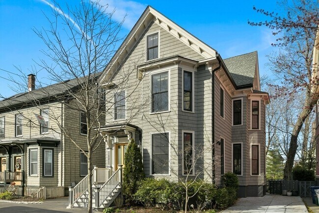 Building Photo - 13 Greenough Ave