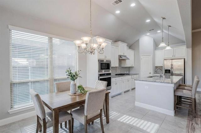 Building Photo - 2020 Overton Park Dr