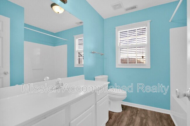 Building Photo - 3918 Red Oak Dr