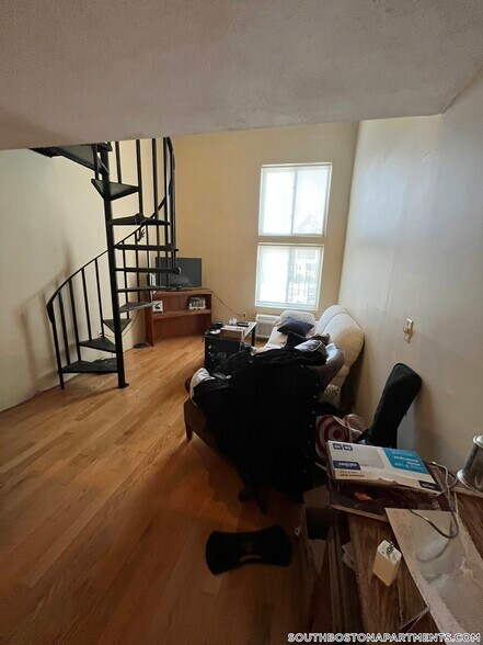 Building Photo - 385 Dorchester St