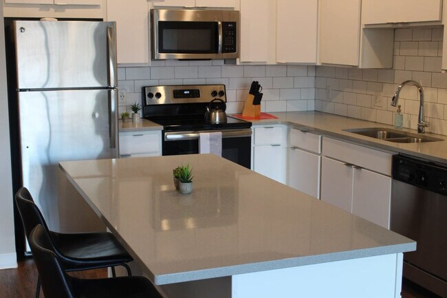 Building Photo - 4415 Lincoln Way