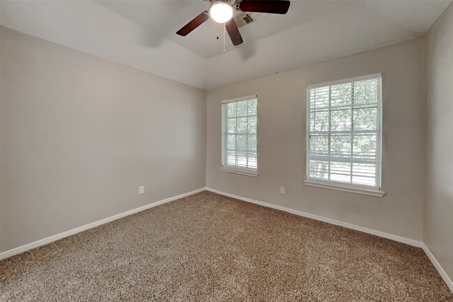 Building Photo - 15907 Lausanne Dr