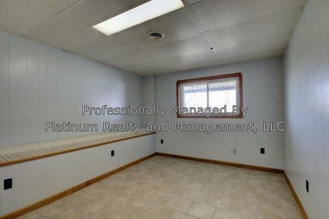 Building Photo - 406 Gary Hills Dr
