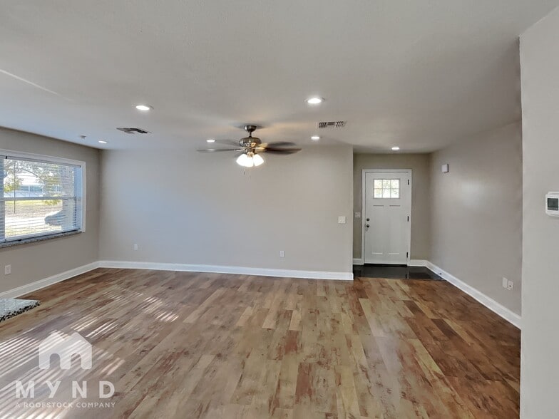 Building Photo - 13014 Woodward Dr