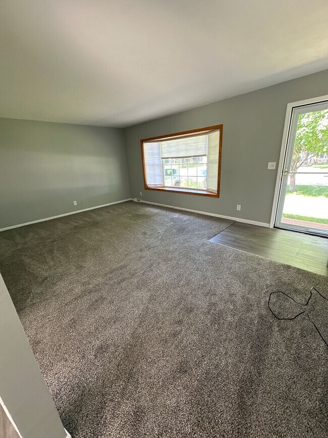 Building Photo - 3 bedroom, 1 bath home in Waterloo