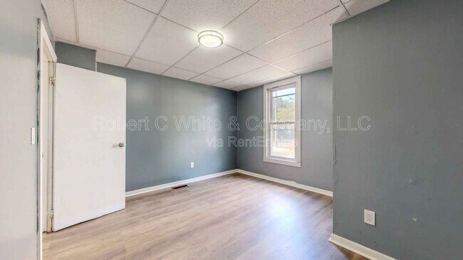 Building Photo - 31 William St