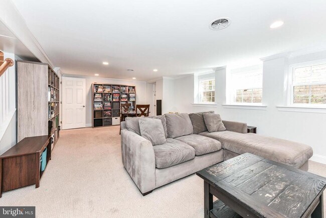 Building Photo - 3061 N Oakland St