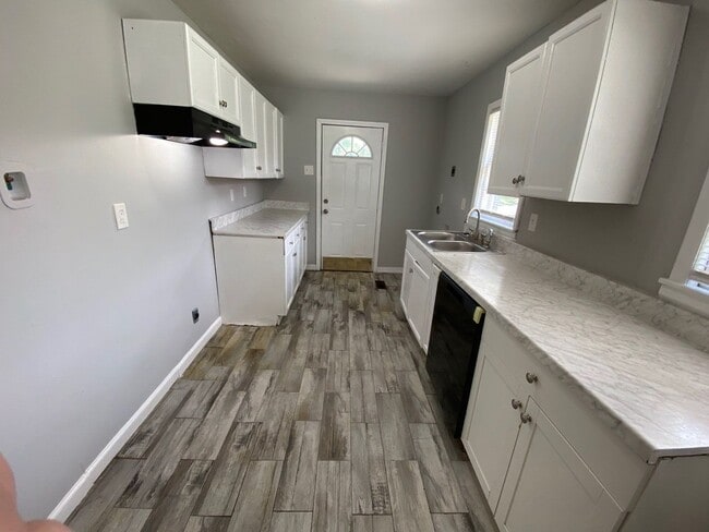 Building Photo - 3492 Venable Rd