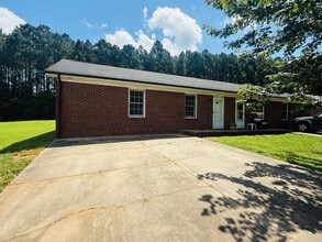 Building Photo - Available Now! Desirable 2 bed 2 bath dupl...