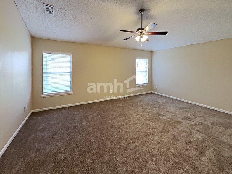 Building Photo - 2032 Frogmore Dr