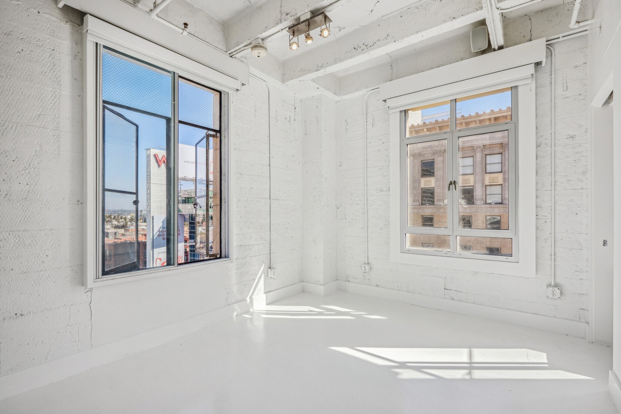 Building Photo - 6253 Hollywood Blvd