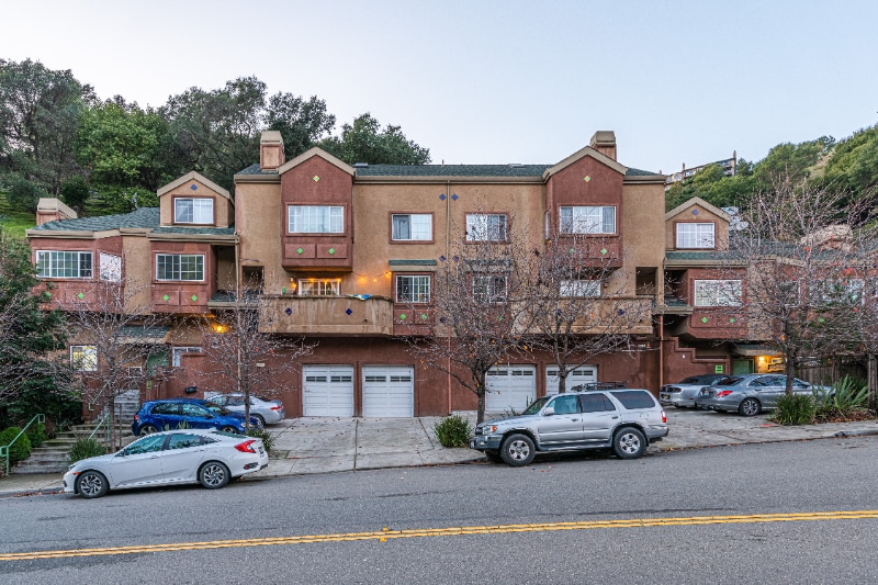 Primary Photo - 120 Caldecott Ln
