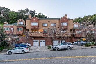 Building Photo - 120 Caldecott Ln