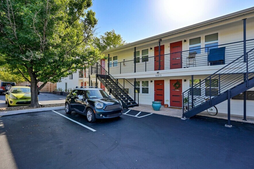 Interior Photo - 6811 Great Northern Blvd