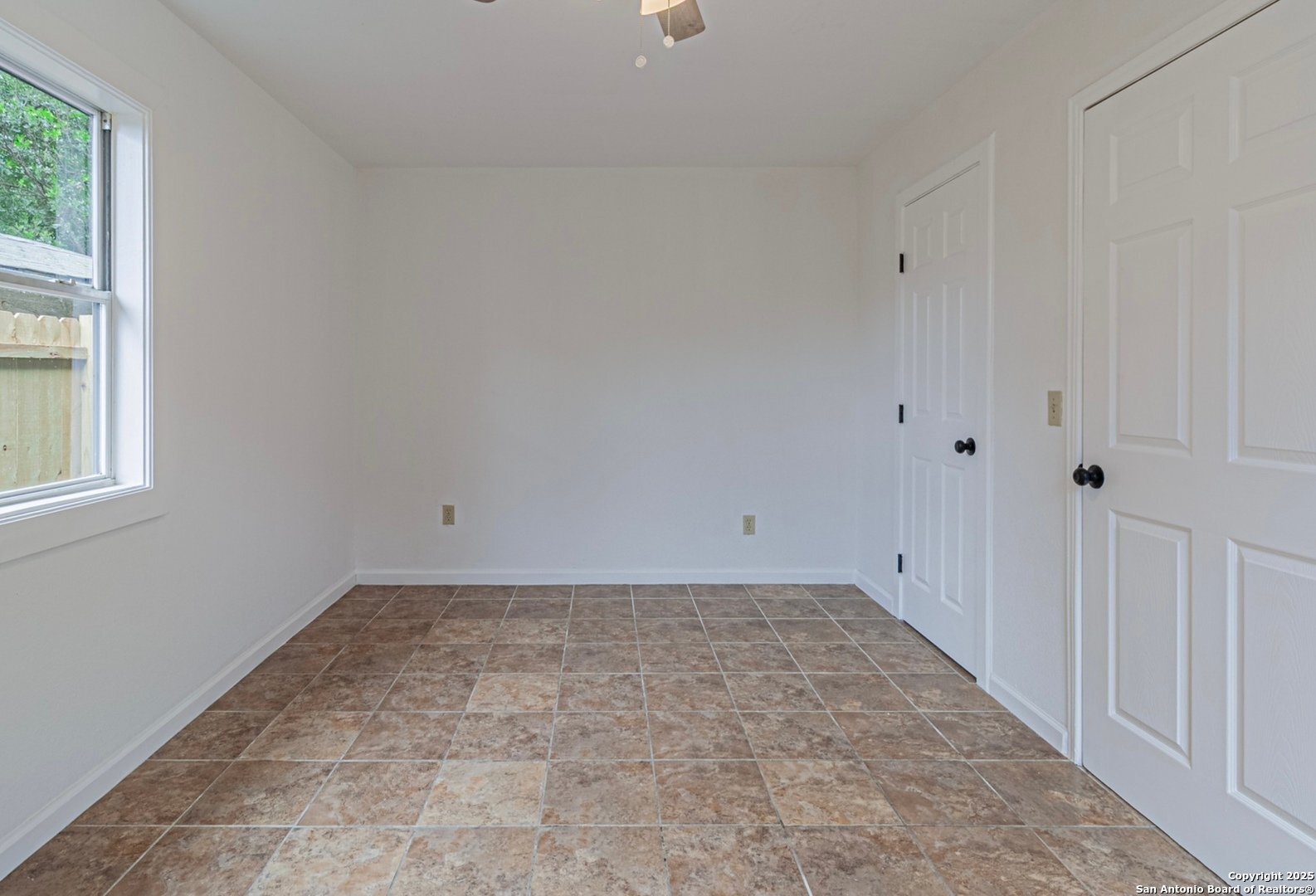 Building Photo - 210 N San Jacinto St