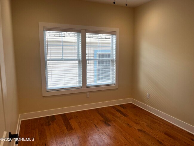 Building Photo - 2419 Bridge Ave