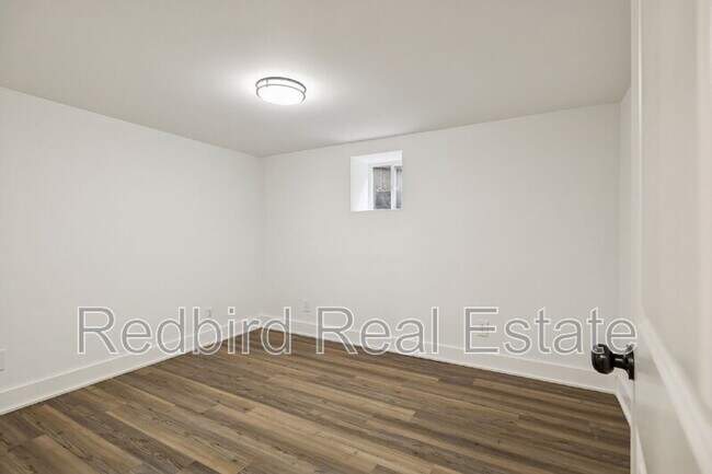 Building Photo - 611 S 12th St