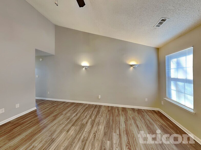 Building Photo - 1026 Summit Hills Dr