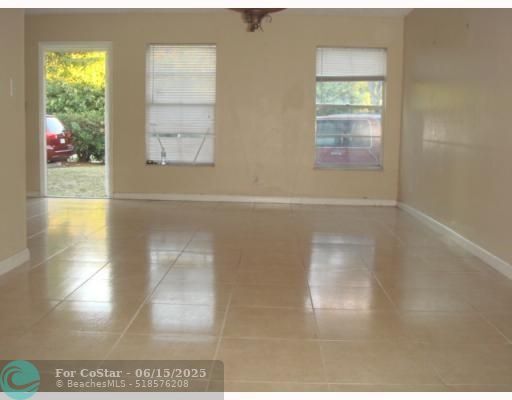 Building Photo - 3920 Woodside Dr