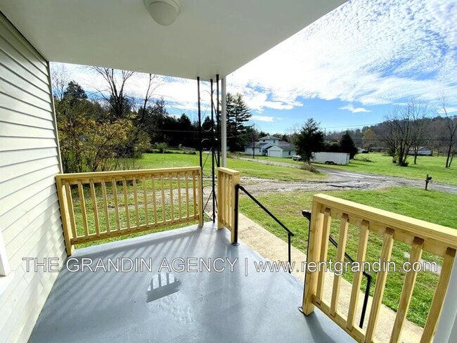 Building Photo - 8623 Plantation Rd