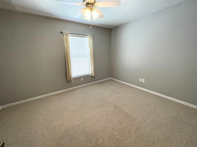 Building Photo - 1171 Tamango Dr