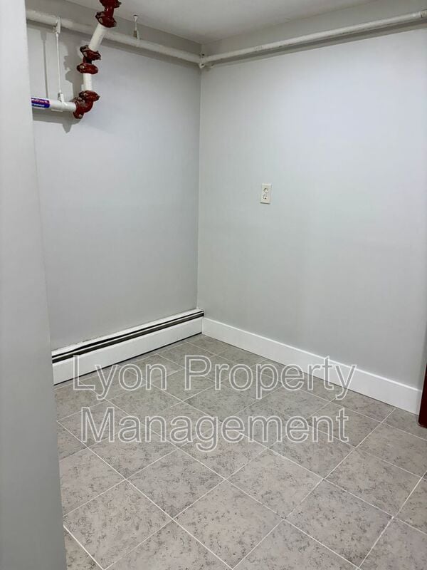 Building Photo - 262 Illinois St