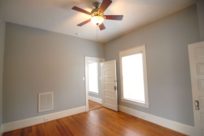 Building Photo - Charming Historical Renovated 3 bedroom 2 ...