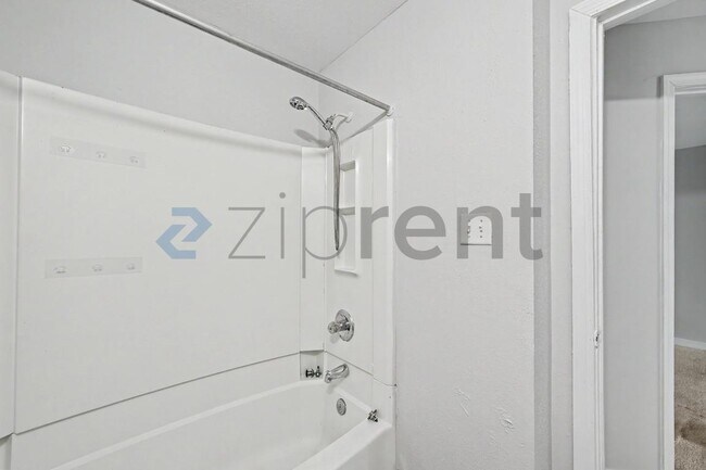 Building Photo - Unit