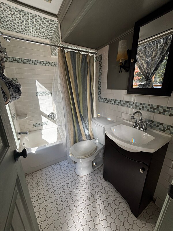 Building Photo - 201 Woodside Ave