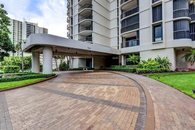 Building Photo - 5380 N Ocean Dr