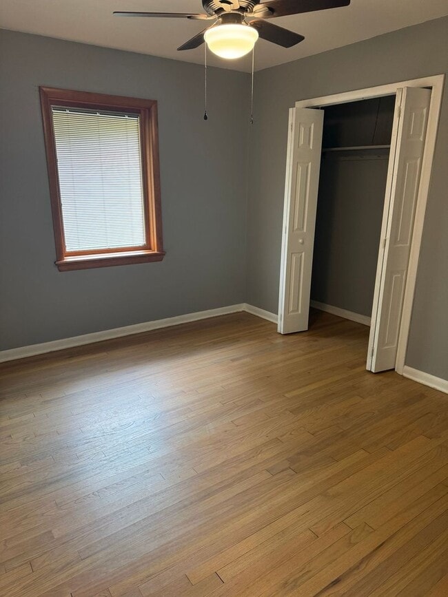 Building Photo - 3 Bedroom 2 Bath