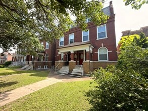 Building Photo - 1852 Russell Blvd