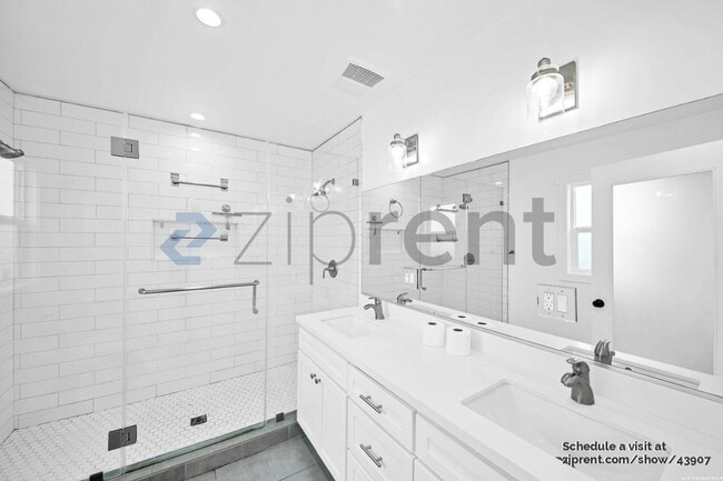 Building Photo - 5150 S Manhattan Pl