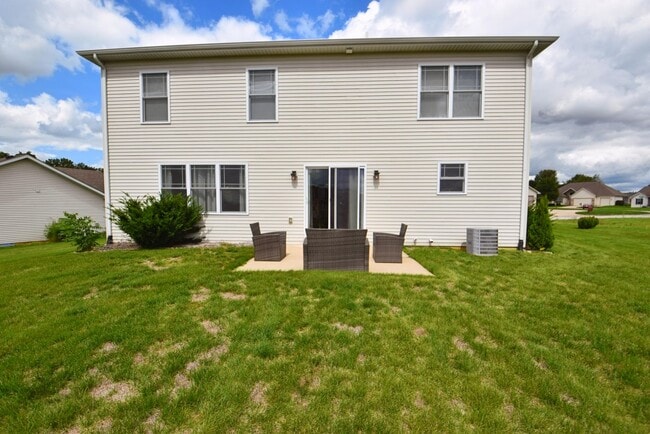 Building Photo - Short or long term Executive 4 bedroom 2.5...