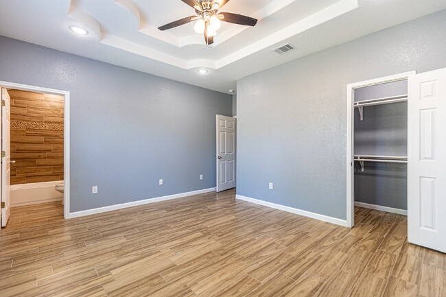 Building Photo - 479 Corliss