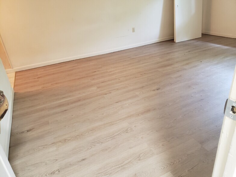 Building Photo - 33 5th Ave