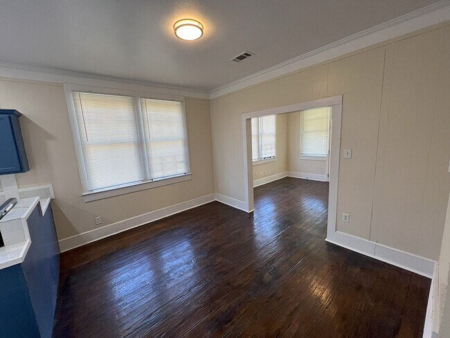 Building Photo - Charming 3-Bedroom Home Near Baton Rouge General Hospital!