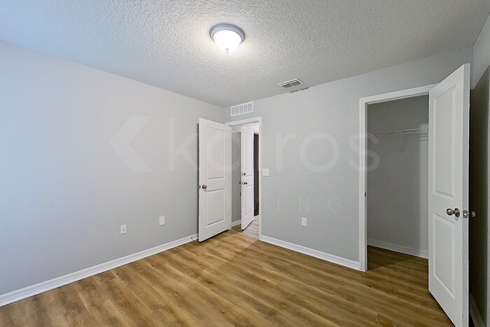 Building Photo - 2907 W Camilo Dr