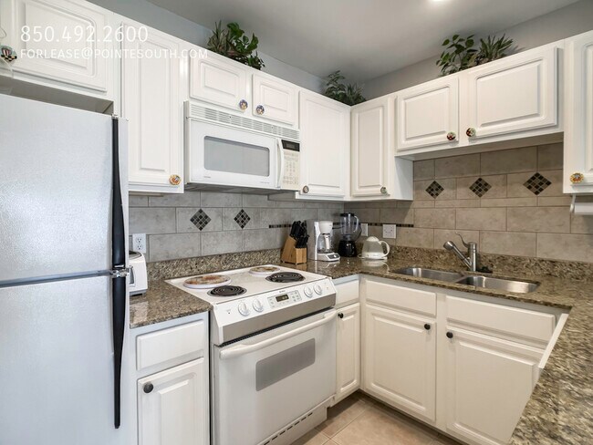 Building Photo - 13500 Sandy Key Dr